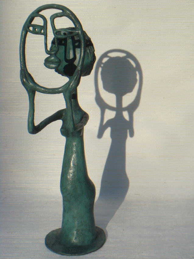 Femme dans son miroir