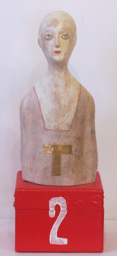 Personnage sur boîte rouge