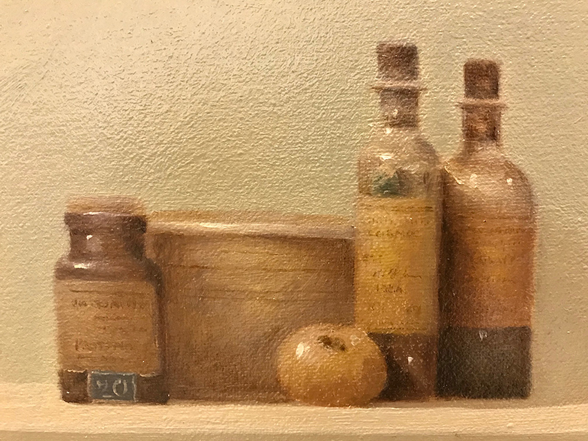 Une pomme et bouteilles